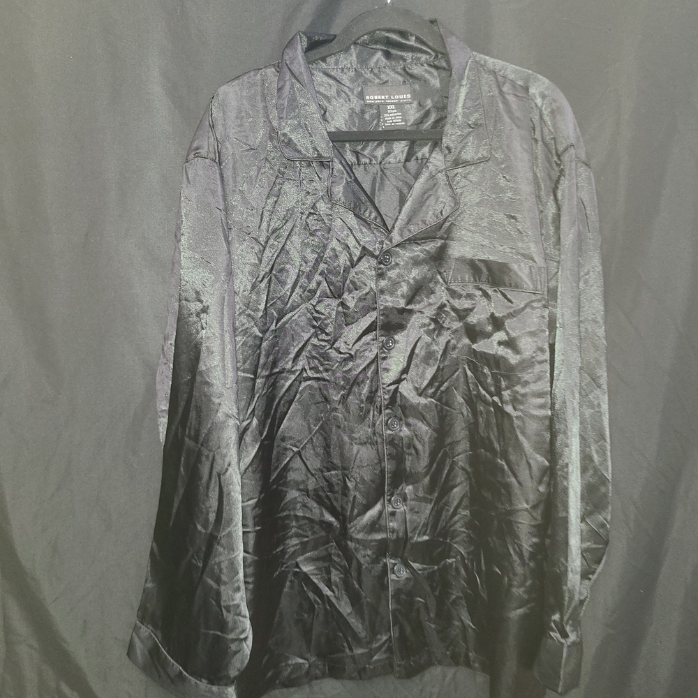 The Robert Louis Men's XXL Silk Blend Long Sleeve Pajamas in black